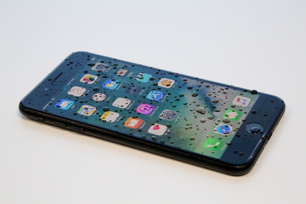 water resistant iphone