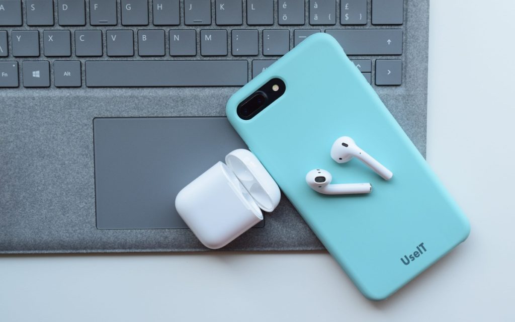 airpods and mac