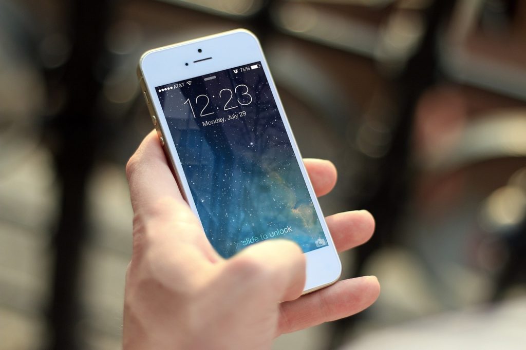 12 Key Tricks to Swiftly Organize Your iPhone Home Screen